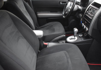 Подержанный автомобиль Nissan X-Trail 2013 года (10 фото)