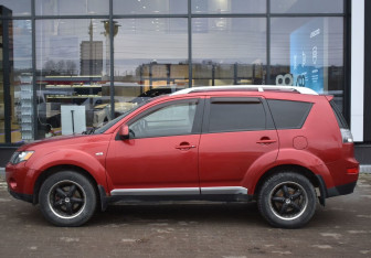 Подержанный автомобиль Mitsubishi Outlander 2008 года (8 фото)