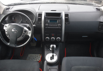 Подержанный автомобиль Nissan X-Trail 2013 года (12 фото)