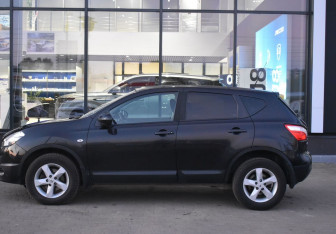 Подержанный автомобиль Nissan Qashqai 2013 года (8 фото)