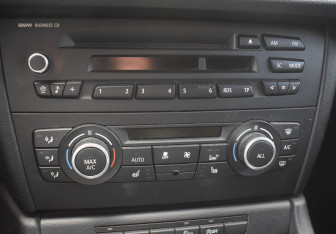 Подержанный автомобиль BMW X1 2013 года (13 фото)