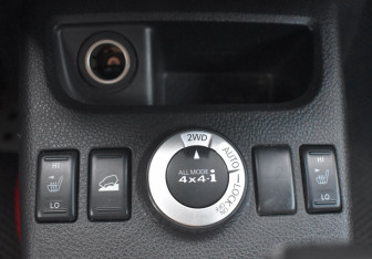 Подержанный автомобиль Nissan X-Trail 2013 года (15 фото)