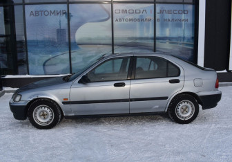 Подержанный автомобиль Honda Civic Hatchback 1997 года (8 фото)