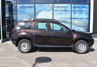 Подержанный автомобиль Renault Duster 2016 года (4 фото)