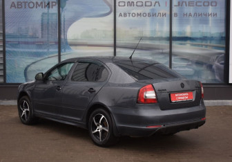 Подержанный автомобиль Skoda Octavia Liftback 2010 года (7 фото)