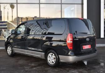 Подержанный автомобиль Hyundai H-1 2015 года (7 фото)