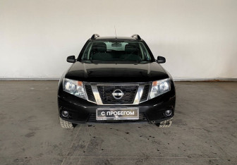 Подержанный автомобиль Nissan Terrano 2017 года (2 фото)