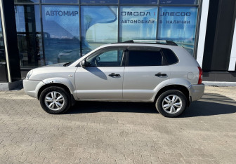 Подержанный автомобиль Hyundai Tucson 2008 года (8 фото)