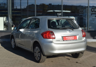 Подержанный автомобиль Toyota Auris Hatchback 2008 года (7 фото)