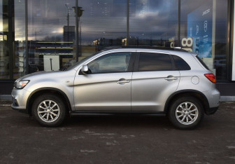 Подержанный автомобиль Mitsubishi ASX 2017 года (8 фото)