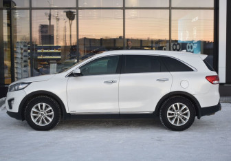 Подержанный автомобиль Kia Sorento 2017 года (8 фото)