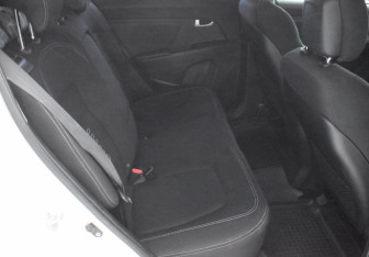Подержанный автомобиль Kia Sportage 2011 года (11 фото)