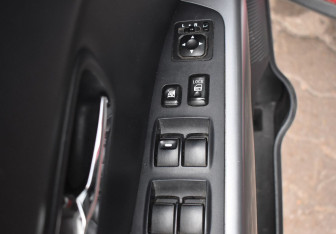 Подержанный автомобиль Mitsubishi Outlander 2008 года (14 фото)