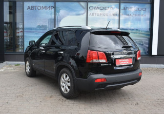 Подержанный автомобиль Kia Sorento 2011 года (7 фото)