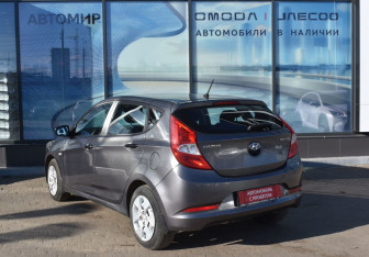 Подержанный автомобиль Hyundai Solaris Hatchback 2015 года (7 фото)