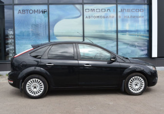 Подержанный автомобиль Ford Focus Hatchback 2011 года (4 фото)