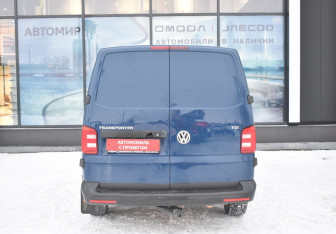 Подержанный автомобиль Volkswagen Transporter Van 2016 года (6 фото)