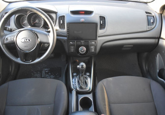 Подержанный автомобиль Kia Cerato Sedan 2012 года (12 фото)