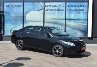 Подержанный автомобиль Toyota Corolla Sedan 2013 года (3 фото)