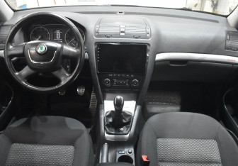 Подержанный автомобиль Skoda Octavia Wagon 2012 года (12 фото)