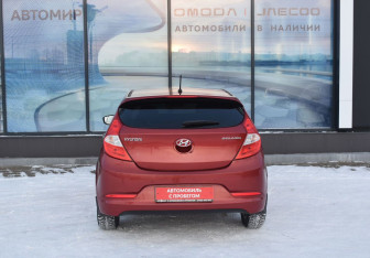 Подержанный автомобиль Hyundai Solaris Hatchback 2015 года (6 фото)