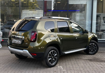 Подержанный автомобиль Renault Duster 2017 года (8 фото)