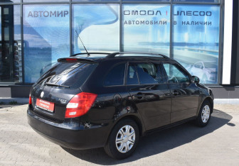 Подержанный автомобиль Skoda Fabia Wagon 2010 года (5 фото)