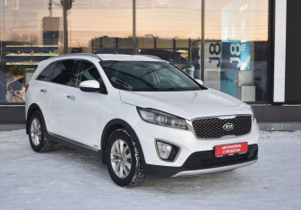 Подержанный автомобиль Kia Sorento 2017 года (3 фото)