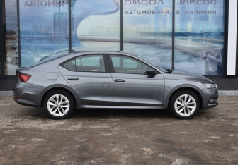 Подержанный автомобиль Skoda Octavia Liftback 2021 года (4 фото)