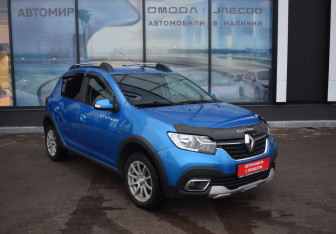 Подержанный автомобиль Renault Sandero 2018 года (3 фото)