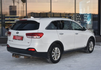 Подержанный автомобиль Kia Sorento 2017 года (5 фото)