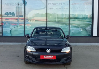 Подержанный автомобиль Volkswagen Jetta Sedan 2013 года (2 фото)