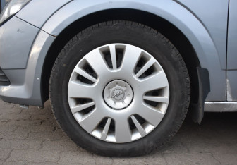 Подержанный автомобиль Opel Astra Hatchback 2010 года (9 фото)