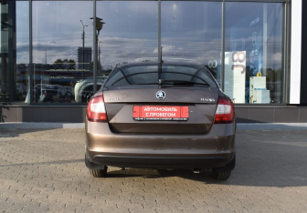 Подержанный автомобиль Skoda Rapid Liftback 2019 года (6 фото)