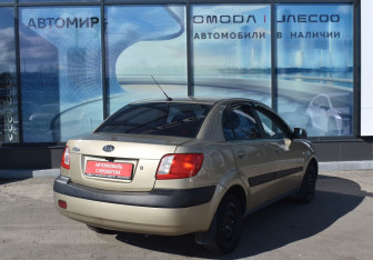 Подержанный автомобиль Kia Rio Sedan 2009 года (5 фото)