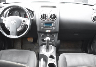 Подержанный автомобиль Nissan Qashqai 2013 года (12 фото)