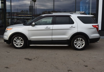 Подержанный автомобиль Ford Explorer 2013 года (8 фото)