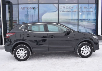Подержанный автомобиль Nissan Qashqai 2021 года (4 фото)