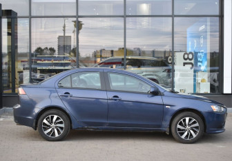 Подержанный автомобиль Mitsubishi Lancer Sedan 2011 года (5 фото)
