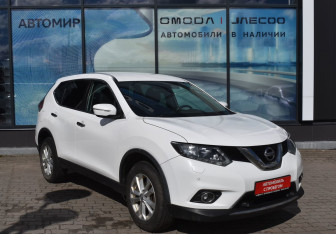 Подержанный автомобиль Nissan X-Trail 2015 года (3 фото)
