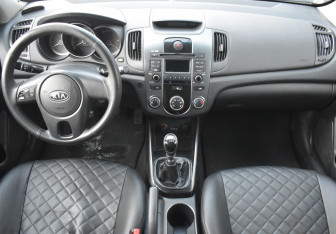Подержанный автомобиль Kia Cerato Sedan 2011 года (12 фото)
