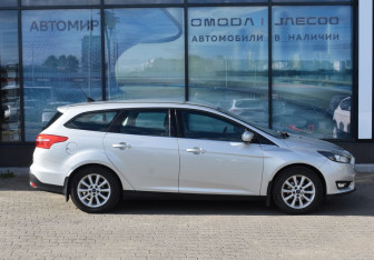 Подержанный автомобиль Ford Focus Wagon 2017 года (4 фото)