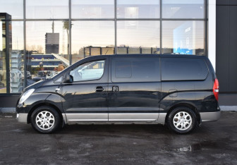 Подержанный автомобиль Hyundai H-1 2015 года (8 фото)