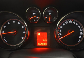 Подержанный автомобиль Opel Astra Hatchback 2012 года (13 фото)