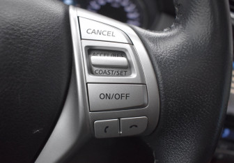 Подержанный автомобиль Nissan X-Trail 2015 года (17 фото)