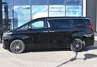 Подержанный автомобиль Toyota Alphard 2019 года (8 фото)