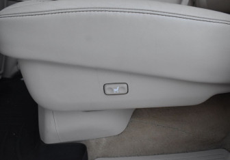 Подержанный автомобиль Lexus LX 2012 года (14 фото)