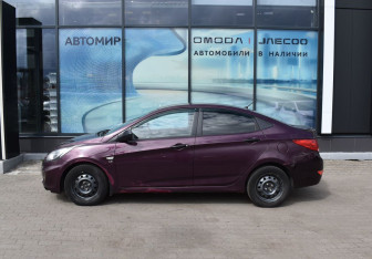 Подержанный автомобиль Hyundai Solaris Sedan 2012 года (8 фото)