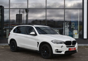 Подержанный автомобиль BMW X5 2014 года (5 фото)