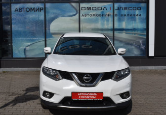 Подержанный автомобиль Nissan X-Trail 2015 года (2 фото)